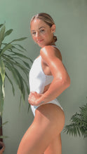 Load and play video in Gallery viewer, Body | Maiô Trançado nas Costas Branco
