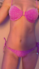Load and play video in Gallery viewer, Conjunto Biquíni Shine Pink
